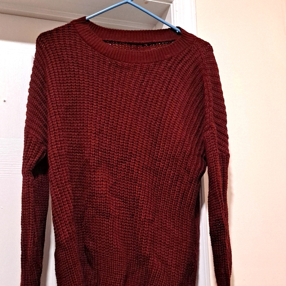 Burgundy knit sweater medium